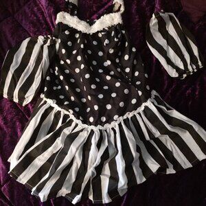 Dance costume, tutu in black and white size 8 juniors